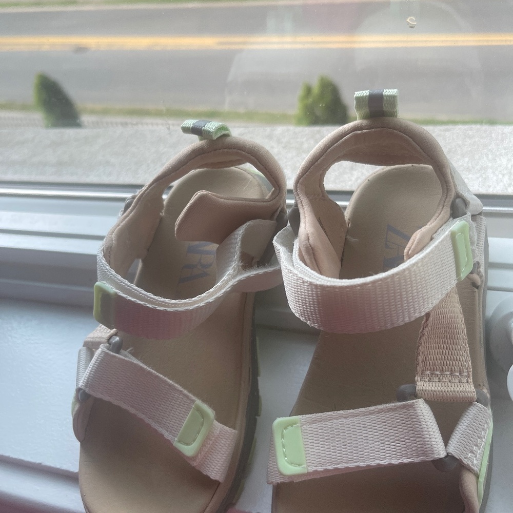 Zara slides size 26